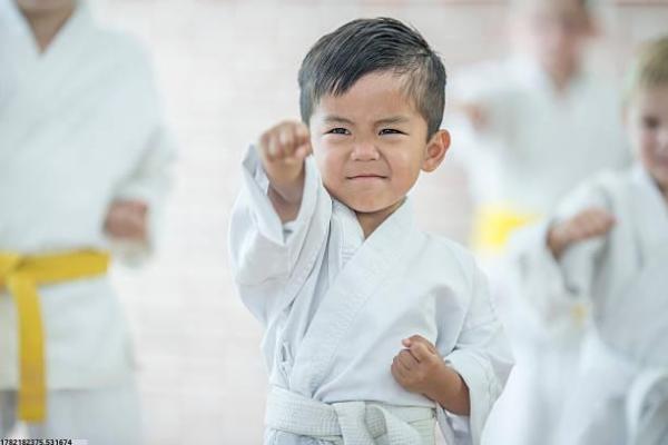 绍兴滑冰培训课程：如何选择专业的滑冰学校？(图1)